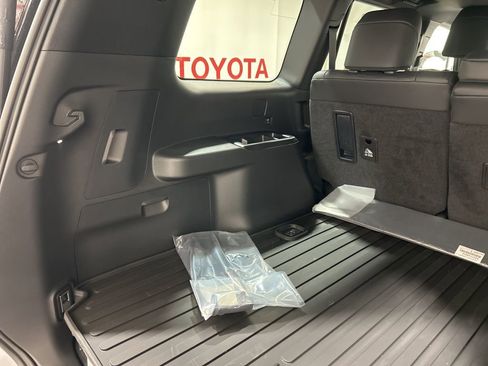 Used 2025 Toyota Land Cruiser image 23