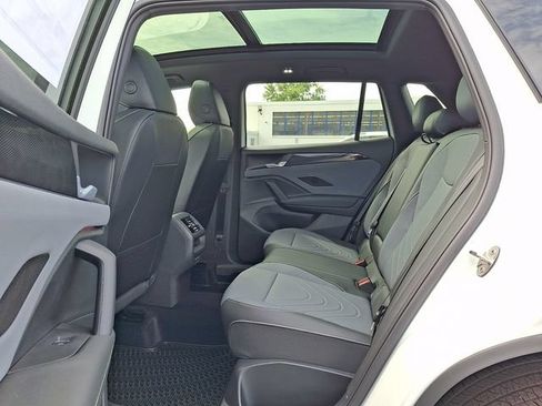 New 2026 Volkswagen Tiguan SE R-Line AWD/4WD image 5