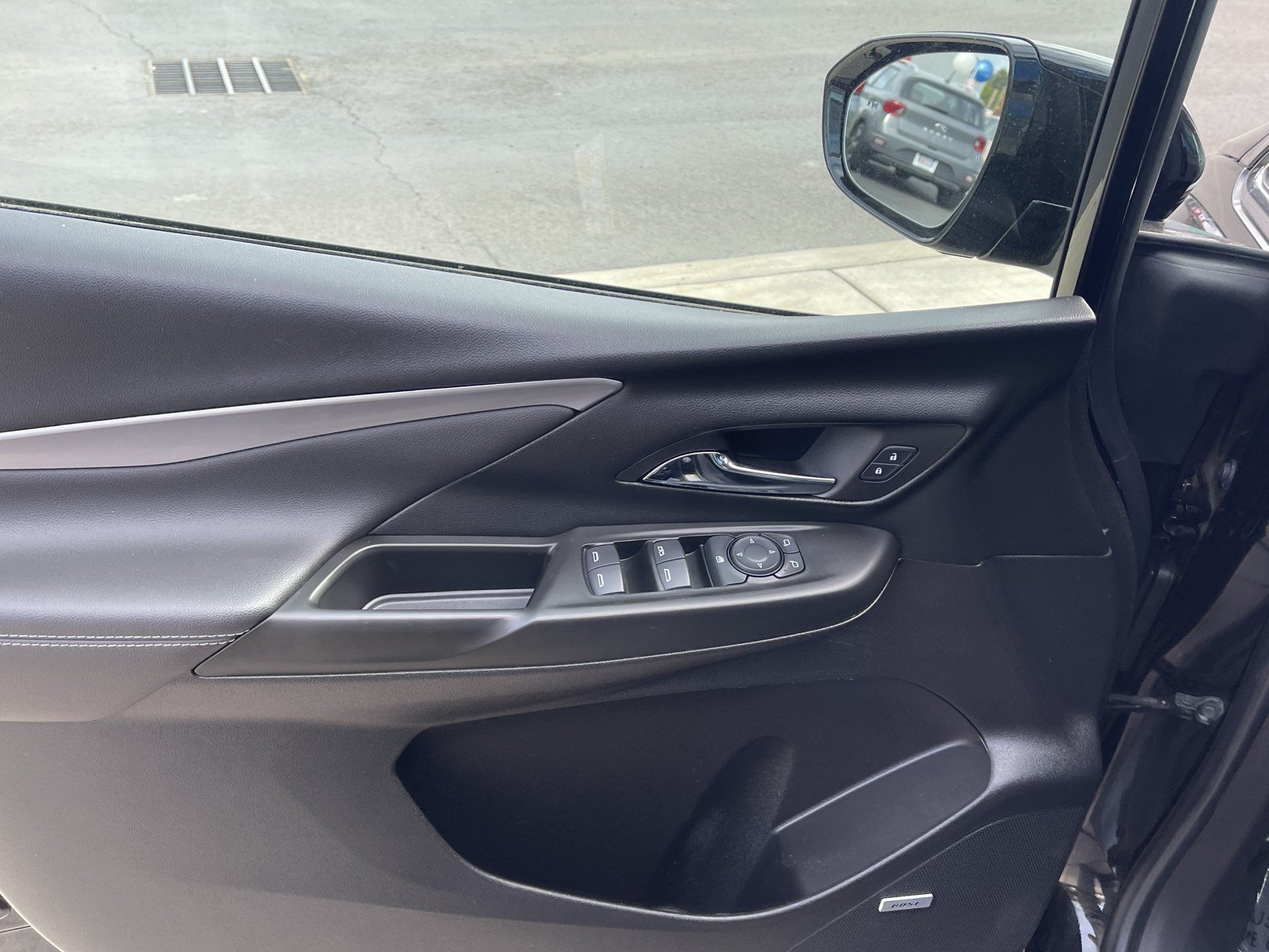 Used 2023 Chevrolet Bolt LT w/ Infotainment Package FWD image 17