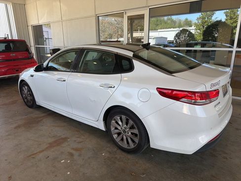 Used 2016 Kia Optima EX w/ Premium Package FWD image 2