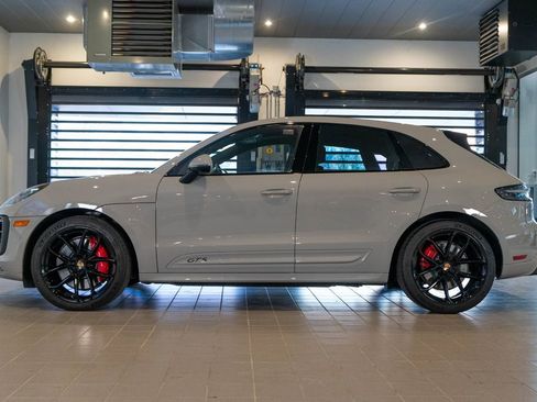 Certified 2025 Porsche Macan GTS AWD/4WD image 2