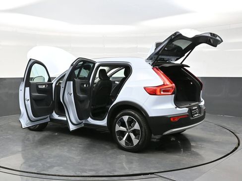 Used 2025 Volvo XC40 B5 Plus AWD/4WD image 45