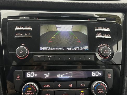 Used 2017 Nissan Rogue SV AWD/4WD image 4
