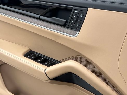 Certified 2024 Porsche Cayenne Coupe AWD/4WD image 33