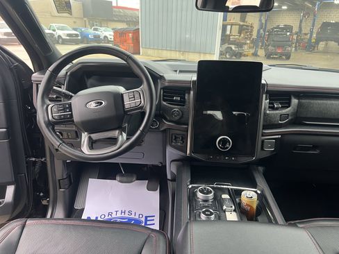 Used 2024 Ford Expedition Limited image 38