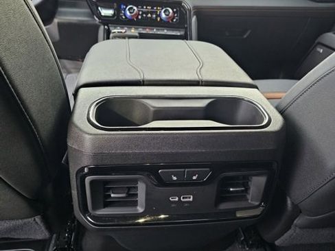 Used 2025 GMC Sierra 1500 AT4 image 33