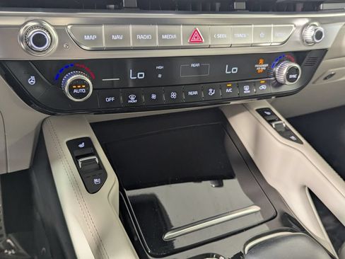 Used 2024 Kia Telluride SX Prestige w/ Towing Package AWD/4WD image 19