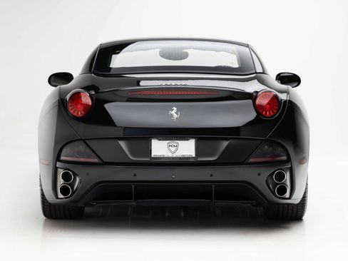 Used 2010 Ferrari California RWD image 7