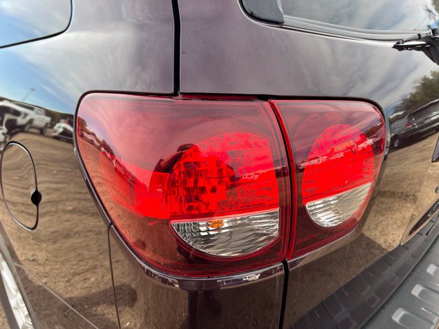 Used 2018 Toyota Sequoia SR5 w/ Premium Package AWD/4WD image 10