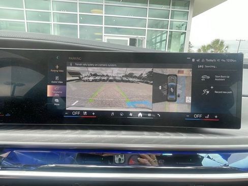 Used 2023 BMW 740i w/ Parking Assistance Package RWD image 14