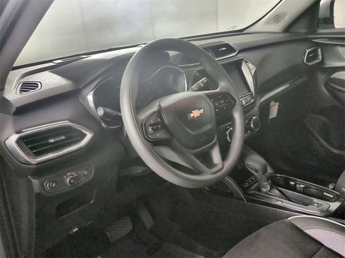 Certified 2023 Chevrolet TrailBlazer LT w/ LPO, Blackout Package image 10
