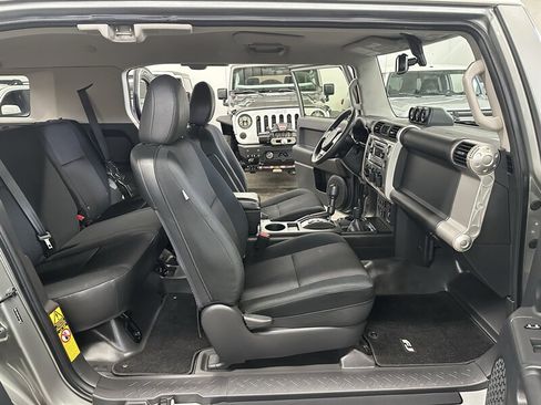 Used 2012 Toyota FJ Cruiser 4WD w/ Convenience Pkg image 30