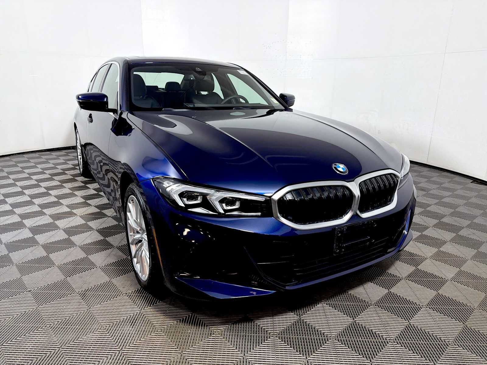Used 2024 BMW 330i xDrive Sedan w/ Convenience Package AWD/4WD image 2