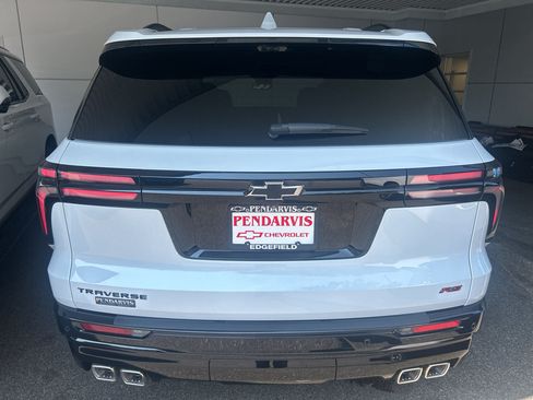 Used 2026 Chevrolet Traverse RS FWD image 11