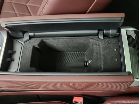 Used 2026 BMW 740i w/ Premium Package RWD image 88