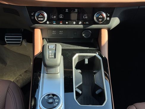 New 2025 Mitsubishi Outlander SEL image 23