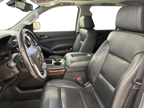 Used 2019 GMC Yukon XL SLT w/ Graphite Performance Edition image 12