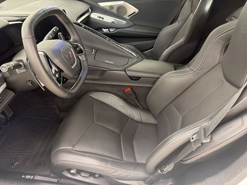Used 2024 Chevrolet Corvette Stingray Preferred Conv w/ Z51 Performance Package RWD image 5