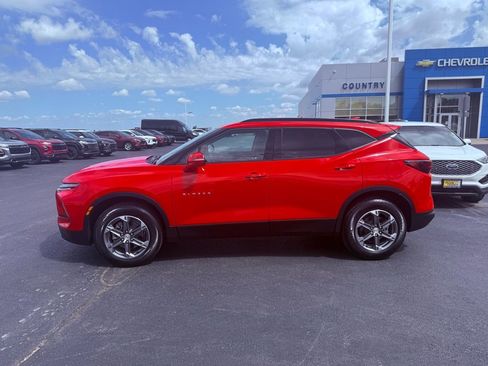 Used 2023 Chevrolet Blazer LT image 2