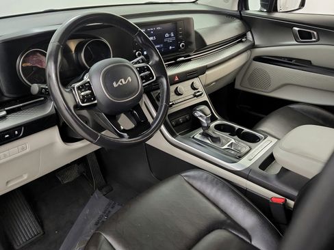 Used 2022 Kia Carnival LX FWD image 9