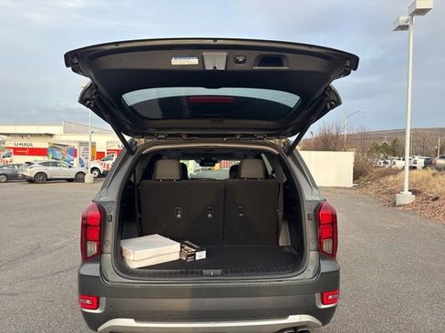 Used 2022 Hyundai Palisade SEL w/ Premium Package image 16