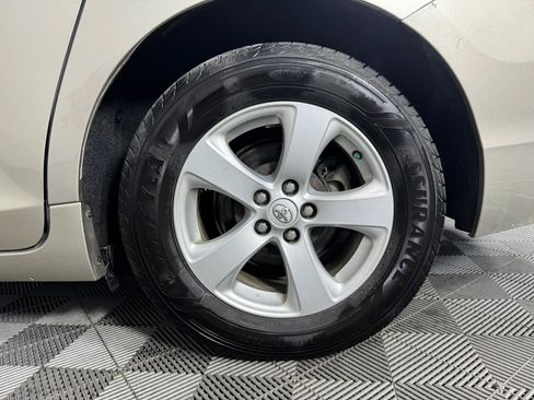 Used 2015 Toyota Sienna LE image 41