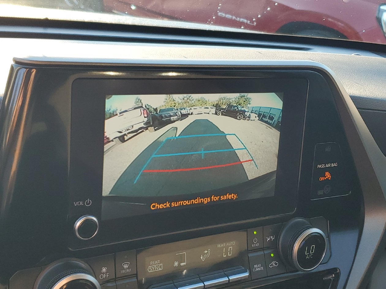 Used 2023 Toyota Highlander L FWD image 20