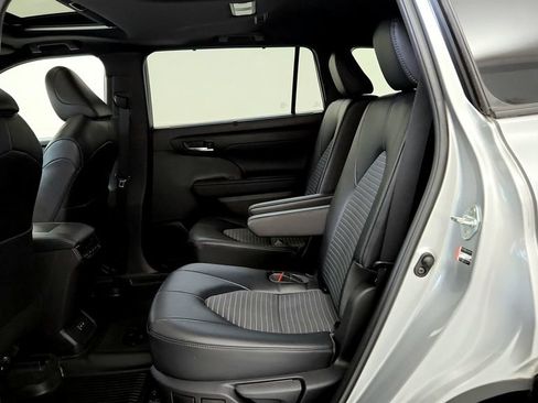 Used 2023 Toyota Highlander XSE AWD/4WD image 21