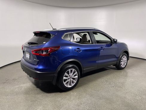 Used 2022 Nissan Rogue Sport SV w/ Technology Package image 3