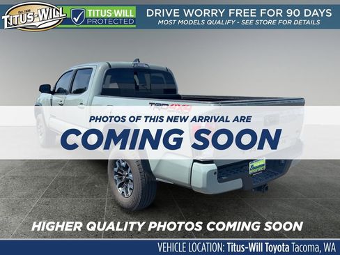 Used 2022 Toyota Tacoma TRD Off-Road w/ TRD Premium Off Road Package AWD/4WD image 3