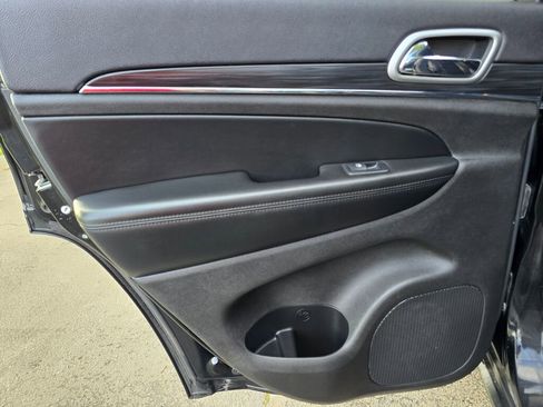 Used 2019 Jeep Grand Cherokee Limited image 22