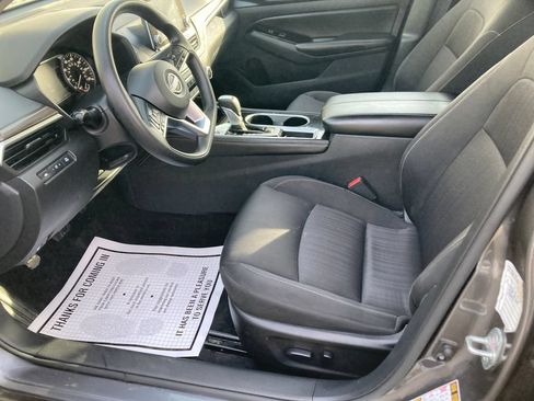 Used 2023 Nissan Altima 2.5 SV FWD image 12
