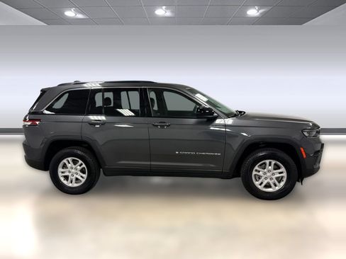 Used 2025 Jeep Grand Cherokee Laredo RWD image 7