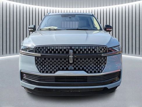 New 2025 Lincoln Navigator Reserve image 6