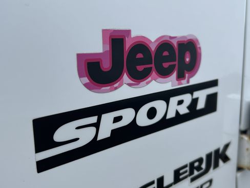 Used 2018 Jeep Wrangler Unlimited Sport S AWD/4WD image 7
