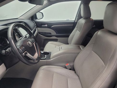 Used 2017 Toyota Highlander Limited image 17