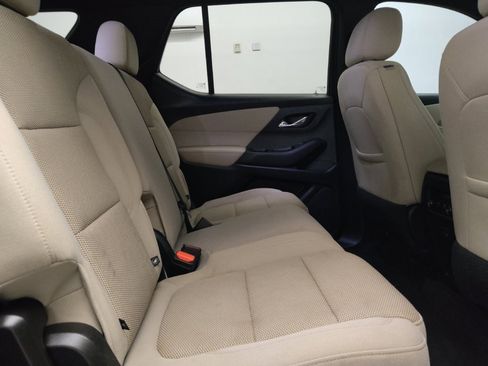 Used 2022 Chevrolet Traverse LS FWD image 19