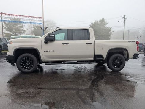 New 2026 Chevrolet Silverado 1500 Custom Trail Boss w/ LPO, Dark Essentials Package image 4