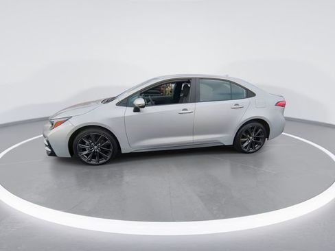 Used 2023 Toyota Corolla SE image 4