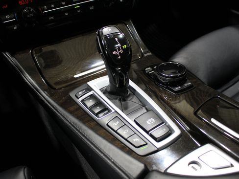 Used 2016 BMW 550i xDrive Sedan AWD/4WD image 18
