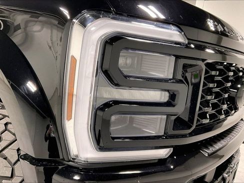 Used 2026 Ford F450 Platinum w/ FX4 Off-Road Package image 38