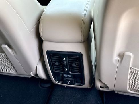 Used 2021 Jeep Grand Cherokee Limited w/ Sun & Sound Group AWD/4WD image 18