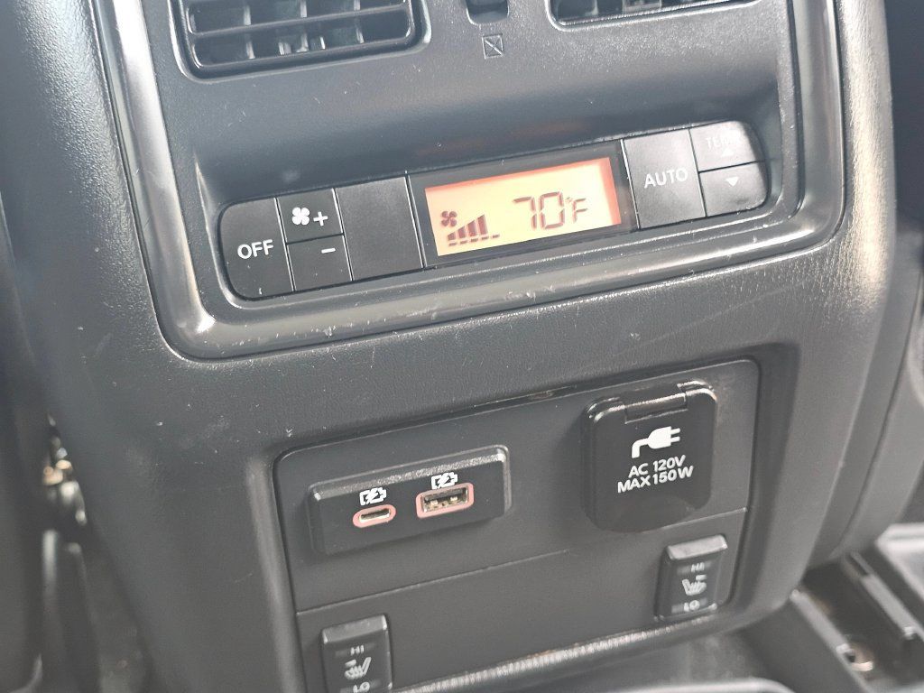 Used 2020 Nissan Pathfinder SL AWD/4WD image 17
