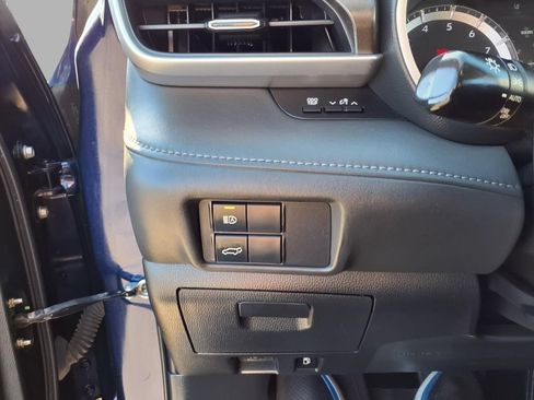 Used 2022 Toyota Highlander XLE FWD image 19