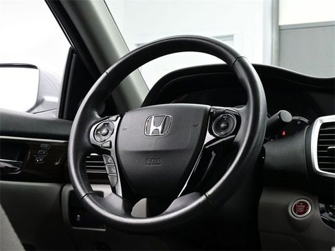 Used 2017 Honda Accord EX-L image 21