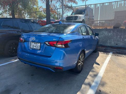 Used 2022 Nissan Versa SV FWD image 4