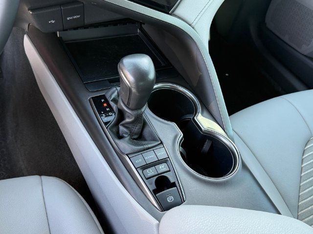 Used 2022 Toyota Camry SE FWD image 17