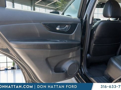Used 2019 Nissan Rogue SL FWD image 17