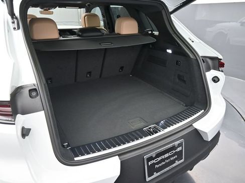 Certified 2025 Porsche Cayenne AWD/4WD image 17