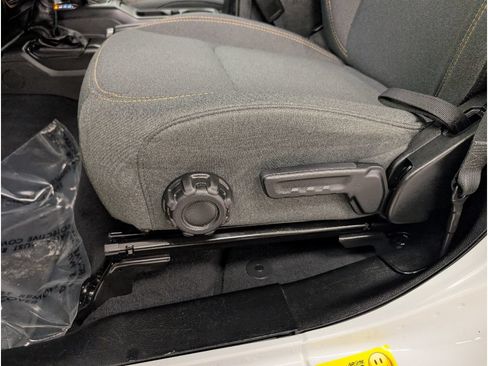 Used 2025 Jeep Wrangler Unlimited Sahara AWD/4WD image 7